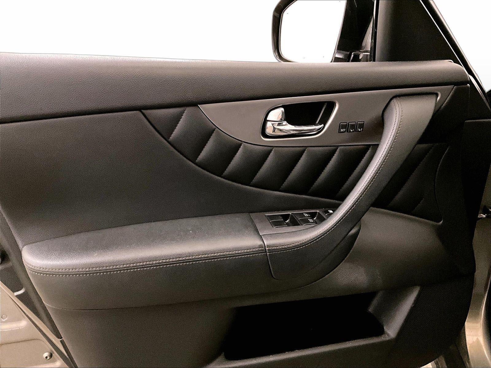 2016 INFINITI QX70 Base