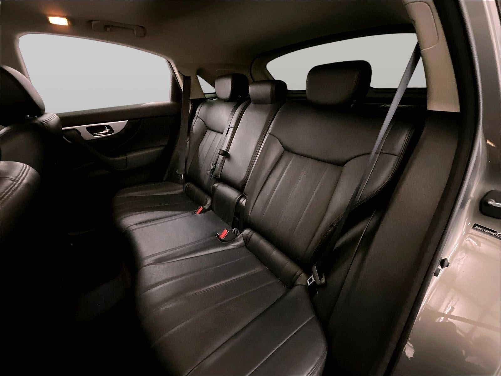 2016 INFINITI QX70 Base