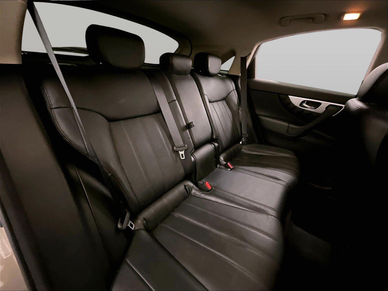 2016 INFINITI QX70 Base