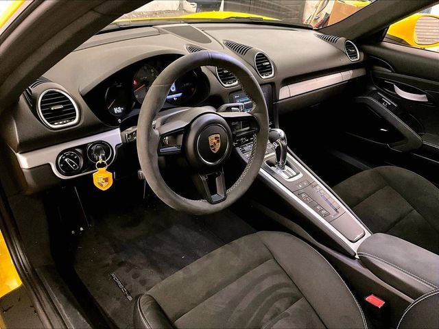 2022 Porsche 718 Cayman GT4