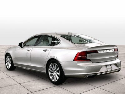 2017 Volvo S90 T6 Momentum