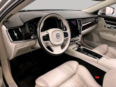 2017 Volvo S90 T6 Momentum
