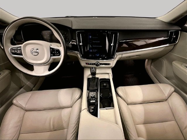 2017 Volvo S90 T6 Momentum