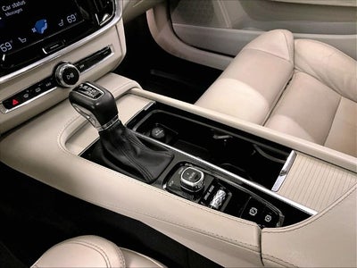 2017 Volvo S90 T6 Momentum