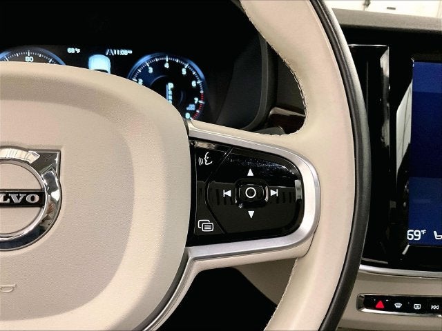 2017 Volvo S90 T6 Momentum