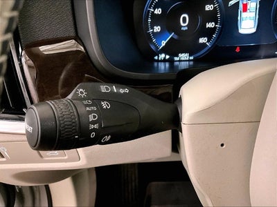 2017 Volvo S90 T6 Momentum