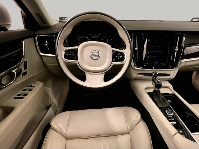 2017 Volvo S90 T6 Momentum
