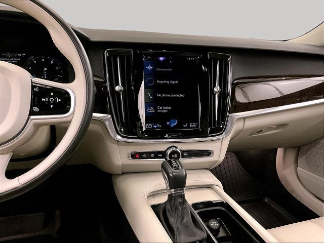 2017 Volvo S90 T6 Momentum