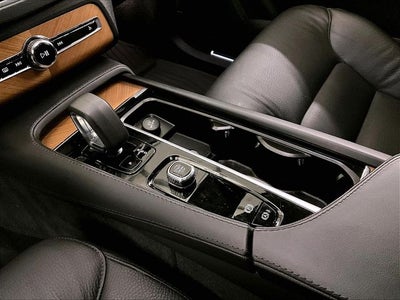 2024 Volvo XC90 B6 Plus Bright Theme
