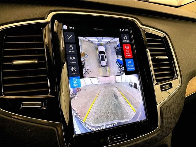 2024 Volvo XC90 B6 Plus Bright Theme