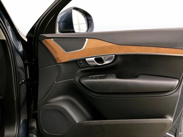 2024 Volvo XC90 B6 Plus Bright Theme