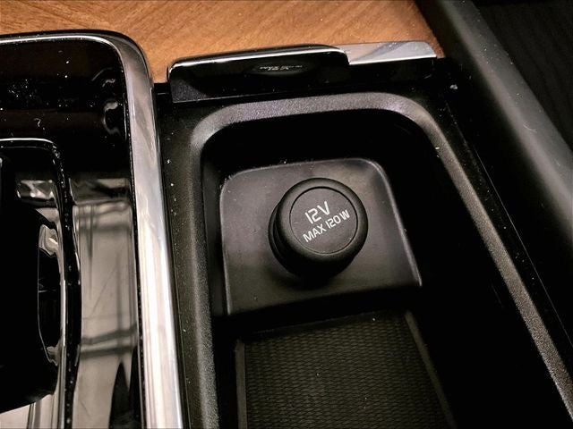 2024 Volvo XC90 B6 Plus Bright Theme