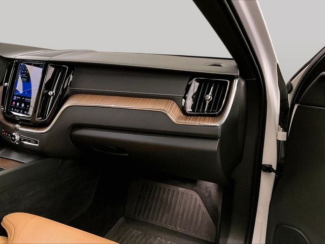 2022 Volvo XC60 B6 Inscription