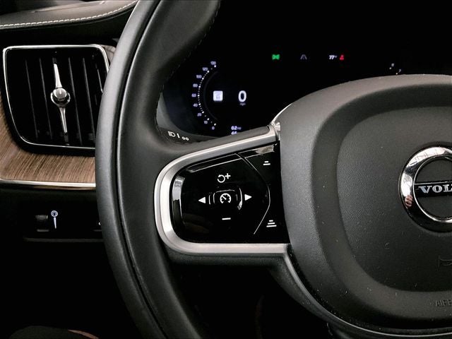 2022 Volvo XC60 B6 Inscription