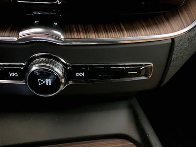 2022 Volvo XC60 B6 Inscription