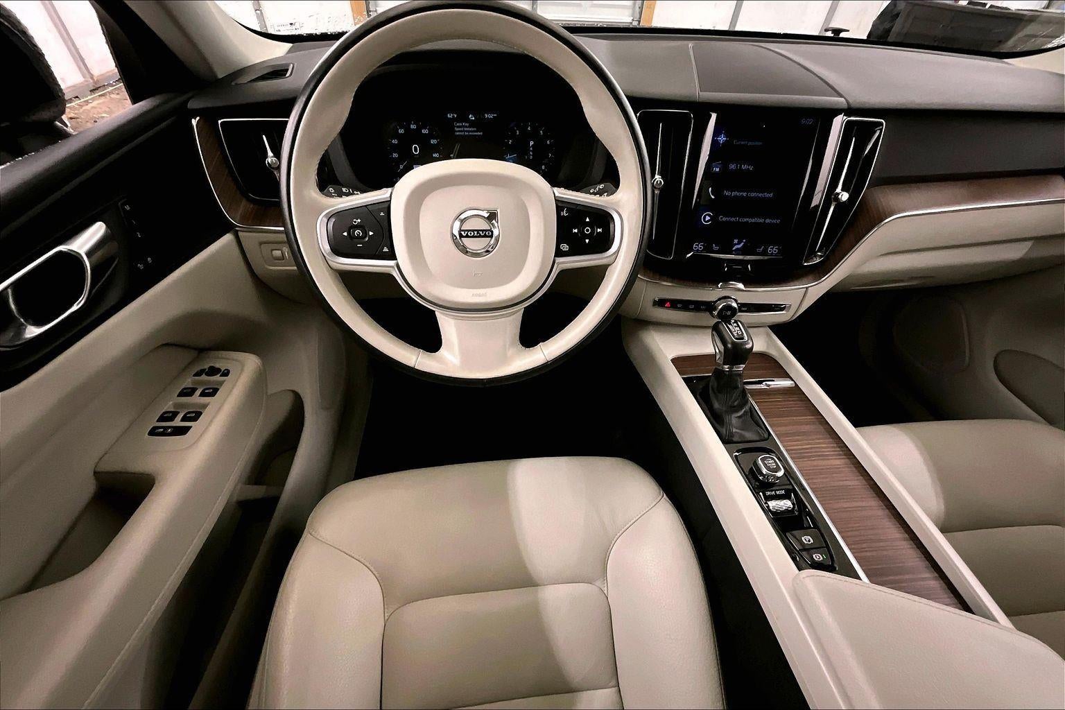 2021 Volvo XC60 Momentum