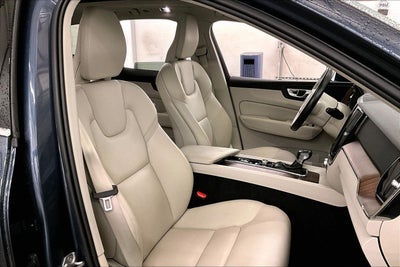 2021 Volvo XC60 Momentum