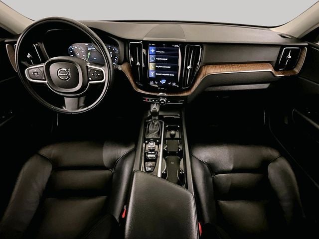 2021 Volvo XC60 T5 Momentum