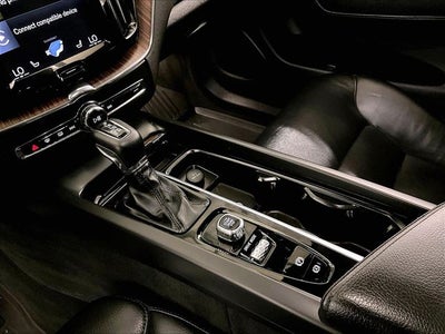 2021 Volvo XC60 T5 Momentum