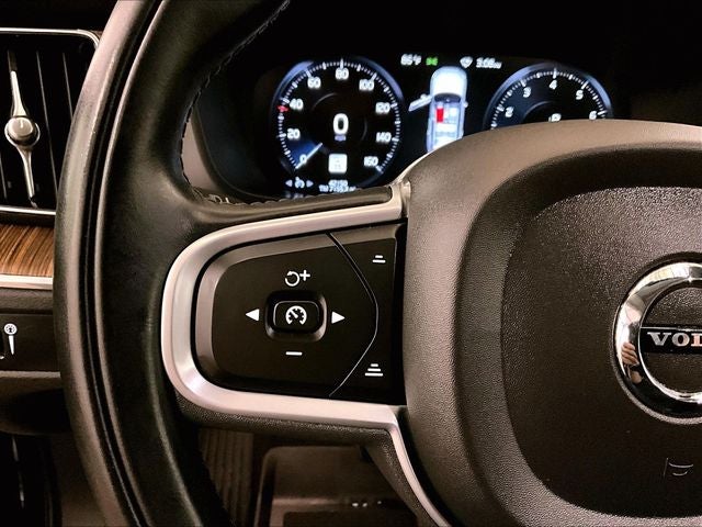 2021 Volvo XC60 T5 Momentum