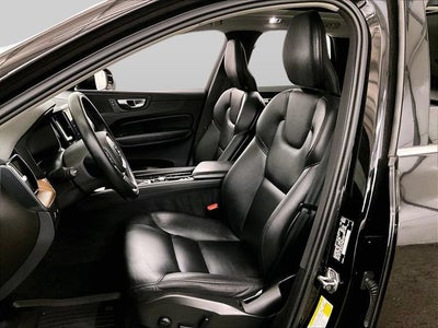 2021 Volvo XC60 T5 Momentum