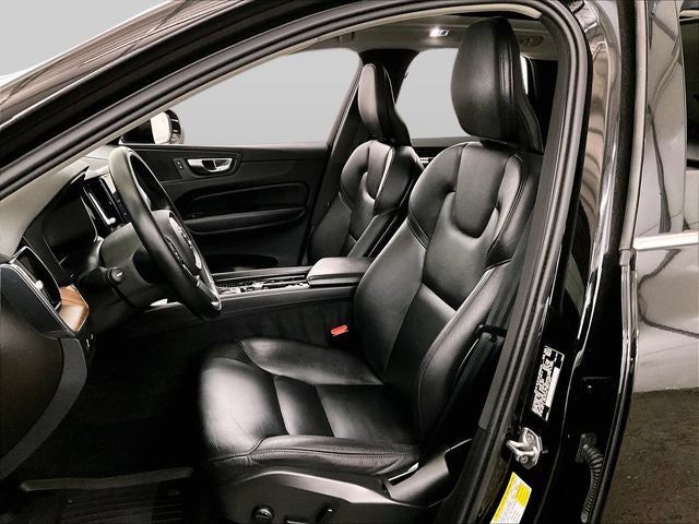 2021 Volvo XC60 T5 Momentum