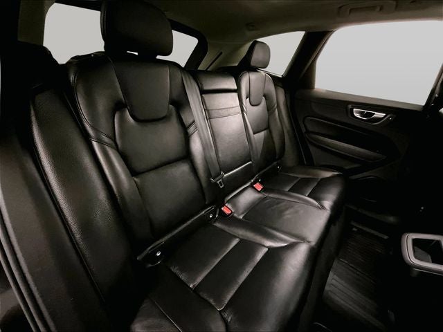 2021 Volvo XC60 T5 Momentum
