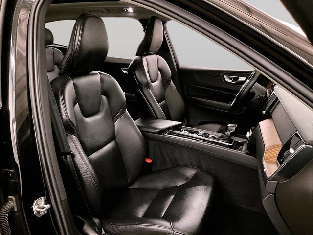 2021 Volvo XC60 T5 Momentum