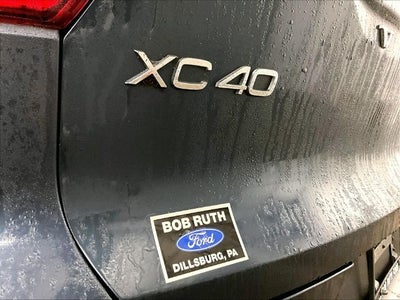 2022 Volvo XC40 R-Design