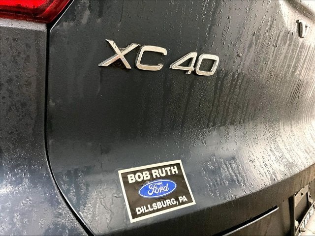 2022 Volvo XC40 R-Design