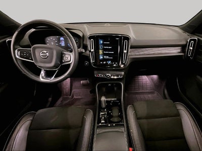 2022 Volvo XC40 R-Design