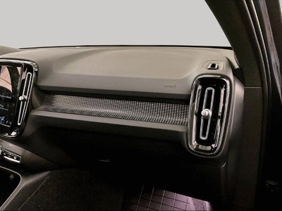 2022 Volvo XC40 R-Design