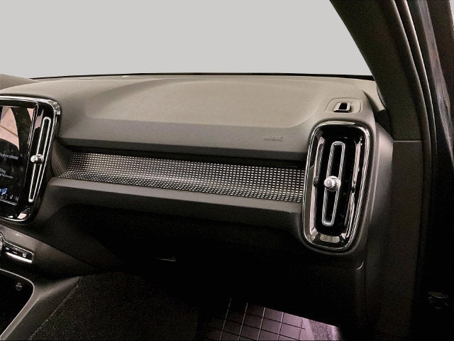 2022 Volvo XC40 R-Design