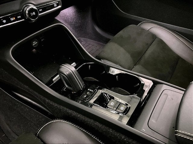 2022 Volvo XC40 R-Design