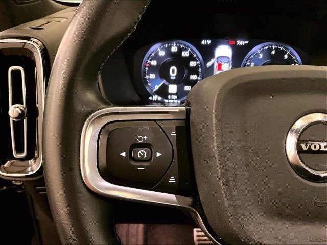 2022 Volvo XC40 R-Design
