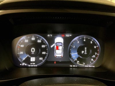 2022 Volvo XC40 R-Design