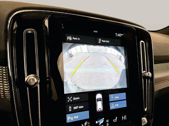 2022 Volvo XC40 R-Design