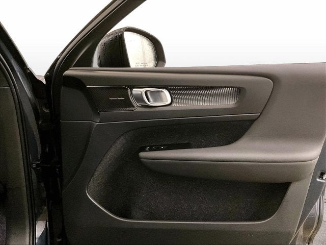 2022 Volvo XC40 R-Design