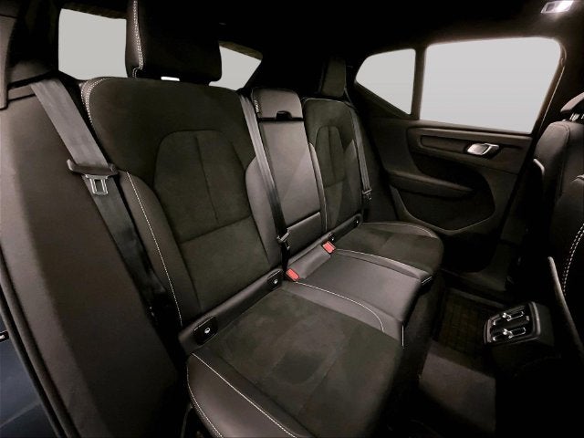 2022 Volvo XC40 R-Design