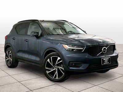 2022 Volvo XC40 R-Design