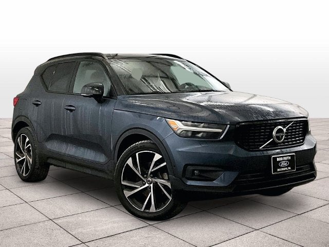 2022 Volvo XC40 R-Design