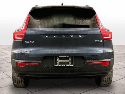 2022 Volvo XC40 R-Design