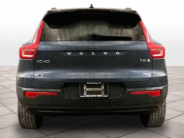 2022 Volvo XC40 R-Design