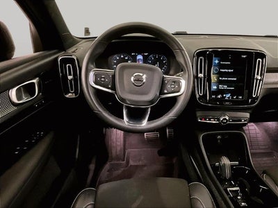 2022 Volvo XC40 R-Design