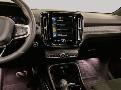 2022 Volvo XC40 R-Design