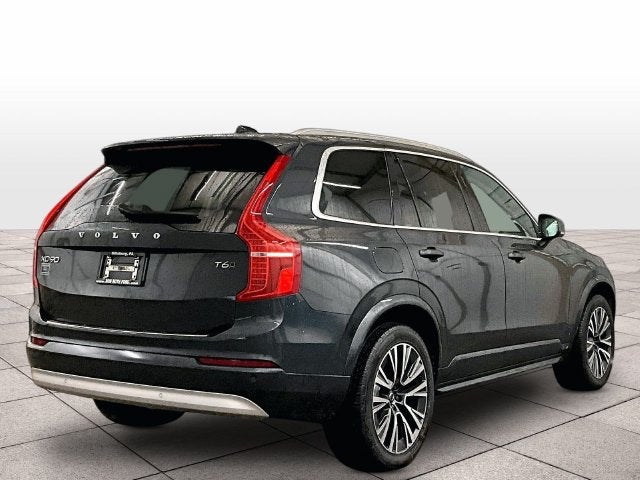2022 Volvo XC90 T6 Momentum