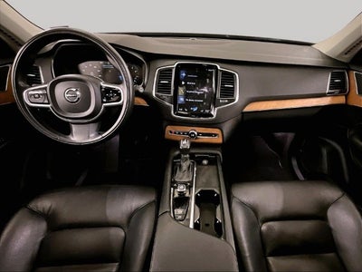 2022 Volvo XC90 T6 Momentum