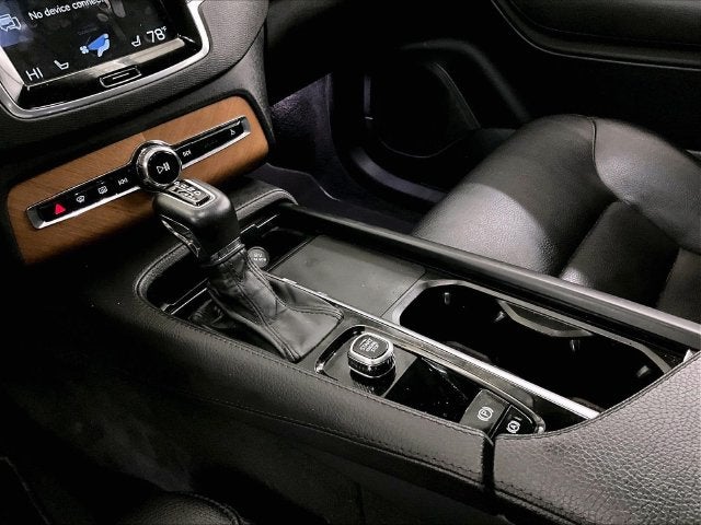 2022 Volvo XC90 T6 Momentum