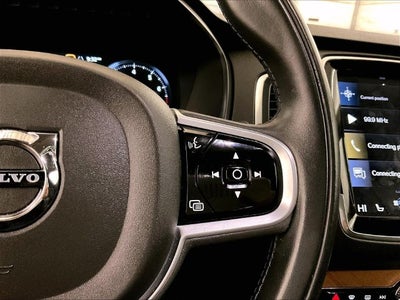 2022 Volvo XC90 T6 Momentum