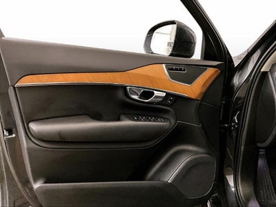 2022 Volvo XC90 T6 Momentum
